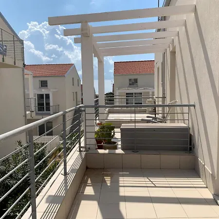 Le Ciliegie: Moderno Isola Rossa